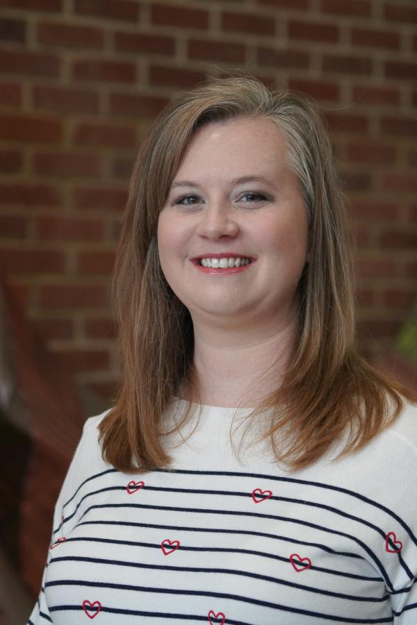 Holly Henning headshot